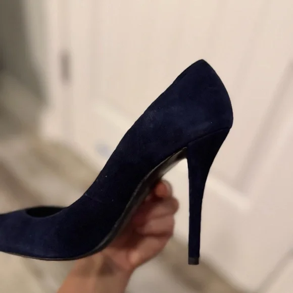 Stuart Weitzman suede pointed-toe heels, navy blue, size 7 - Picture 6 of 9